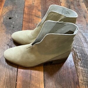 Coconuts by Matisse Beige Suede Leather Ankle Boots Women’s Size 8